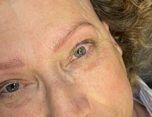 Realismo cejas en Roquetas de Mar